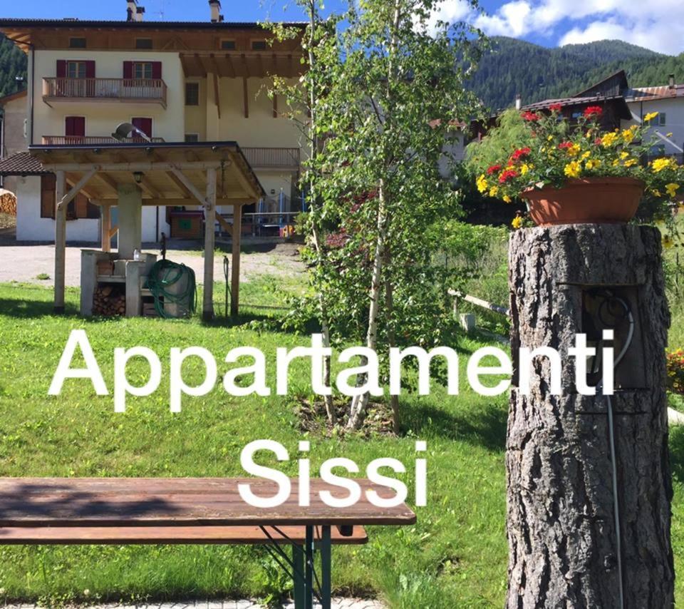 Appartamenti Sissi Commezzadura Exterior photo